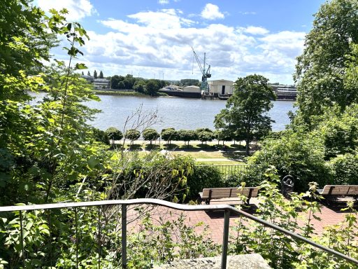 Mit Blick auf die Lüssenwerft 